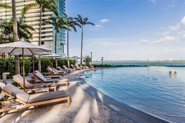 Building Photo - 650 NE 32nd St