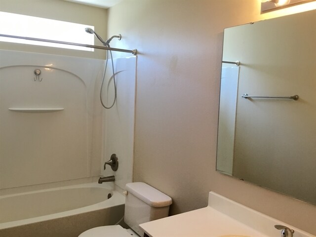 Building Photo - 107 Rosemont Ln