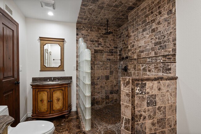 Building Photo - **724 E Cypress Ave Glendora** 4 bedroom 2 bath !!2 weeks free OAC!!