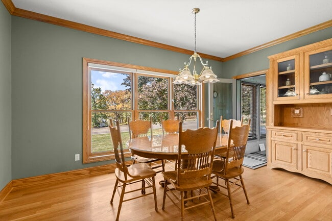 Building Photo - 1580 E Shore Dr