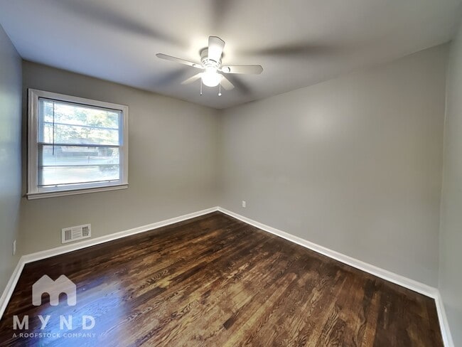 Building Photo - 3681 Lake Dr SE