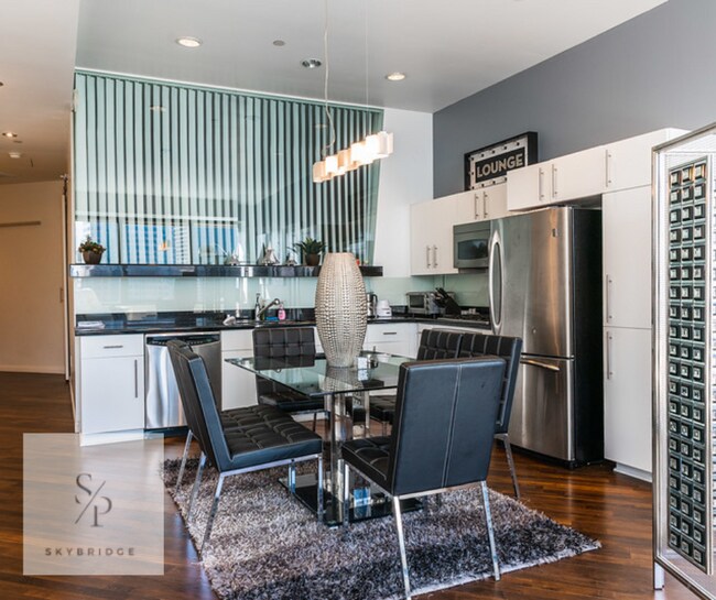 Building Photo - "Luxurious 2-Bedroom Furnished Condo with Scenic Views & Pool at 1100 Wilshire!"