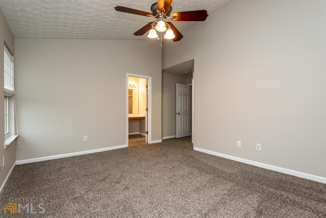 Building Photo - 246 Village Square Dr