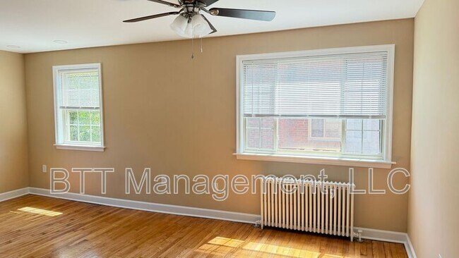 Building Photo - 8800 Plymouth St