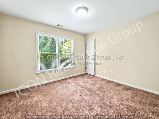 Building Photo - 48 Golden Astor
