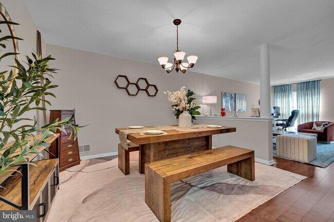 Building Photo - 307 Bollen Ct