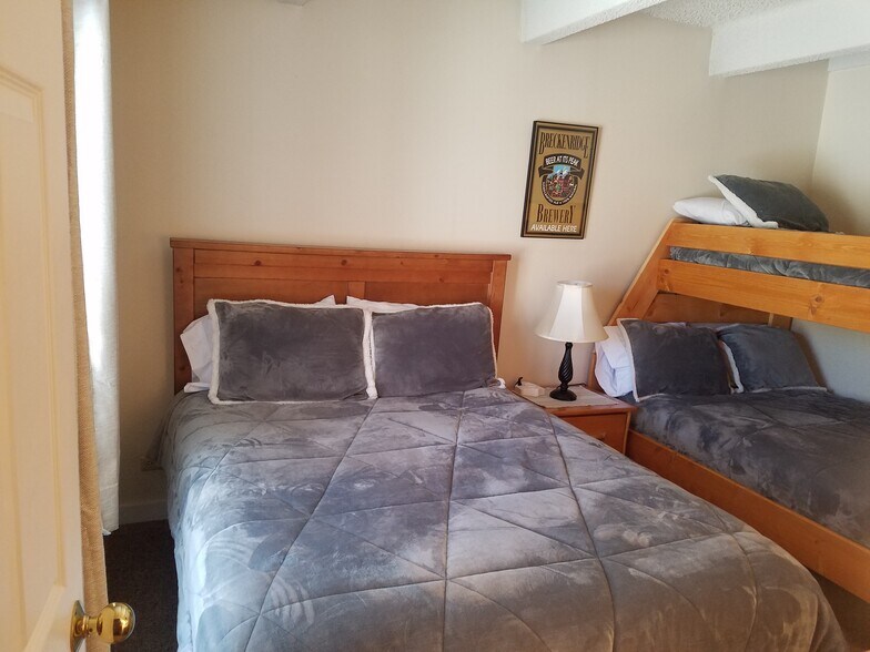 Second Queen and Bunk Bedroom - 700 Snowberry Ln
