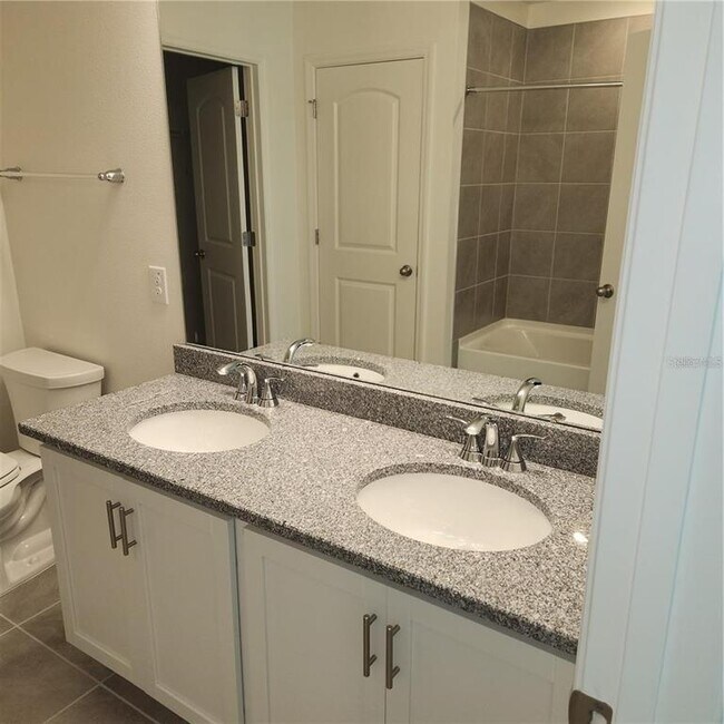 Building Photo - 37410 MacKenzie Dr