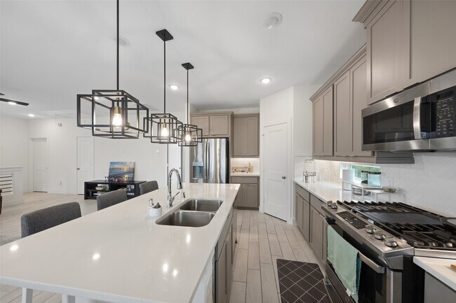 Building Photo - 18814 River Overlook Ct