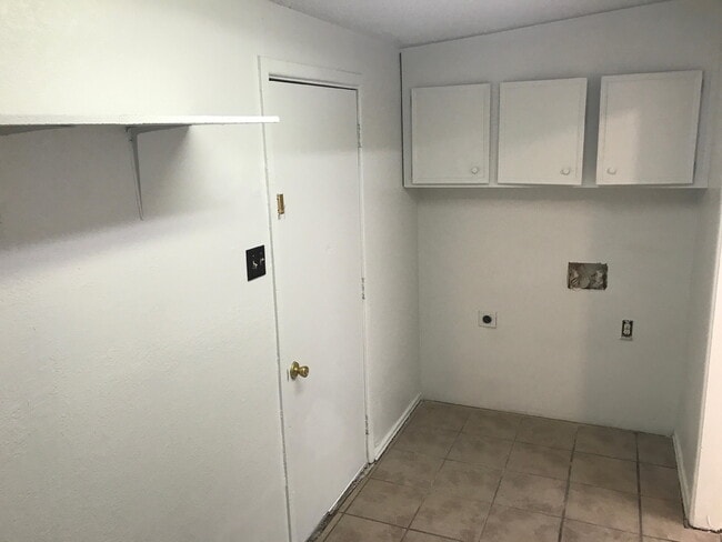 Building Photo - 7206 Avenue W