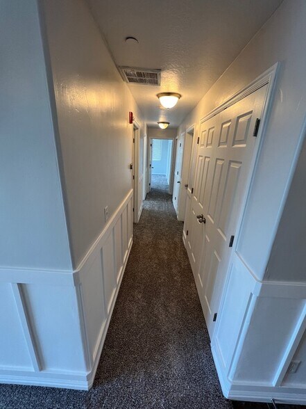 Building Photo - 610 N 400 W