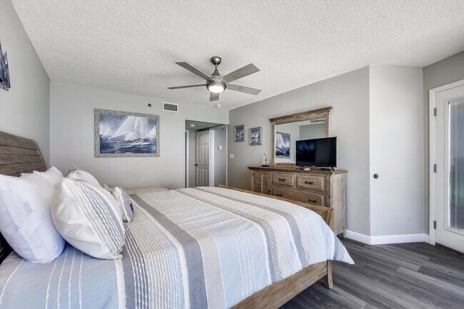 Building Photo - 10515 Front Beach Rd