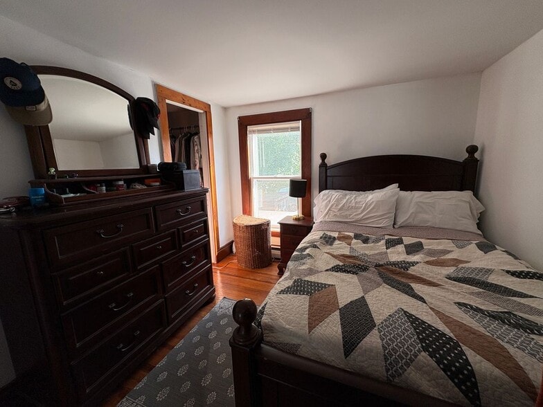 Building Photo - 3729 New York 43-2nd floor