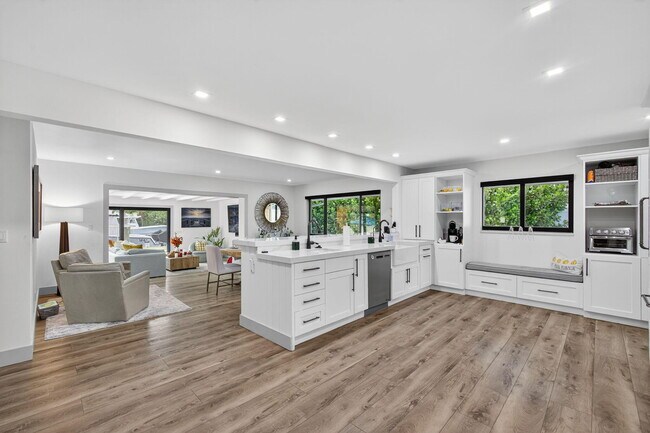 Building Photo - 12 Leeward Cir