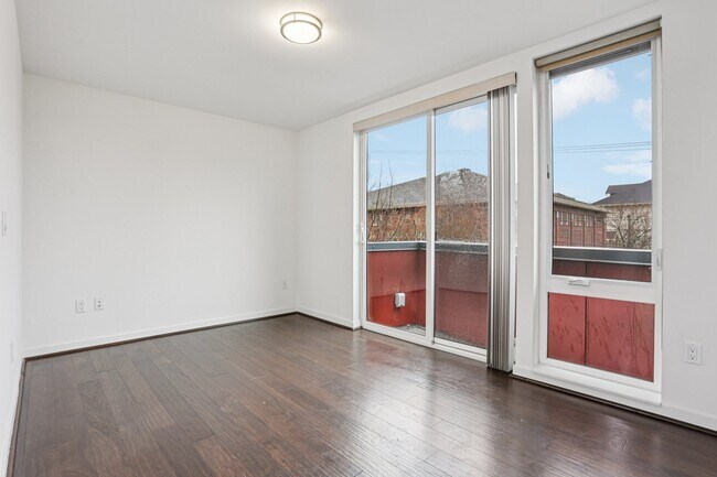 Building Photo - 256 E Roanoke St