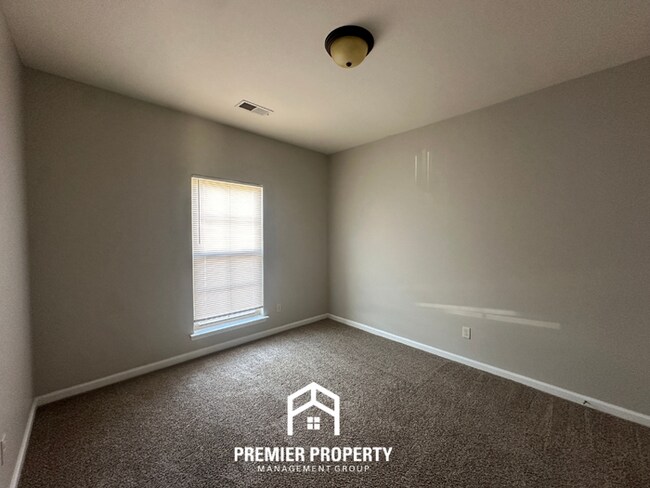 Building Photo - 2274 Southern Woods Dr