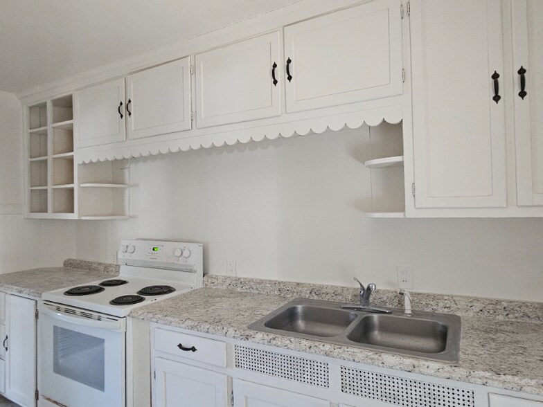 Building Photo - 504 Nelson St