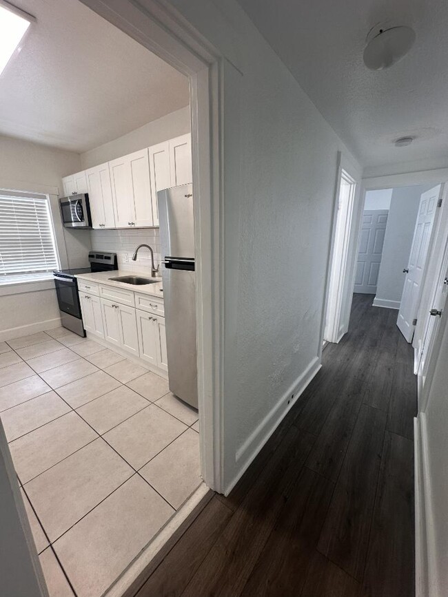 Building Photo - 215 S Seacrest Blvd