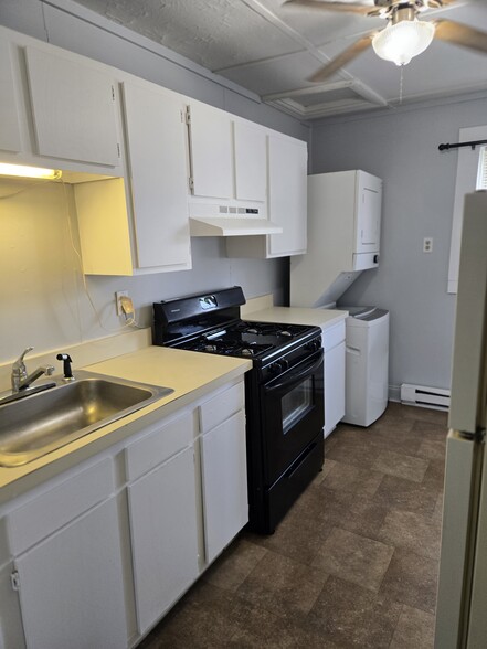 Building Photo - 354 Cherry St