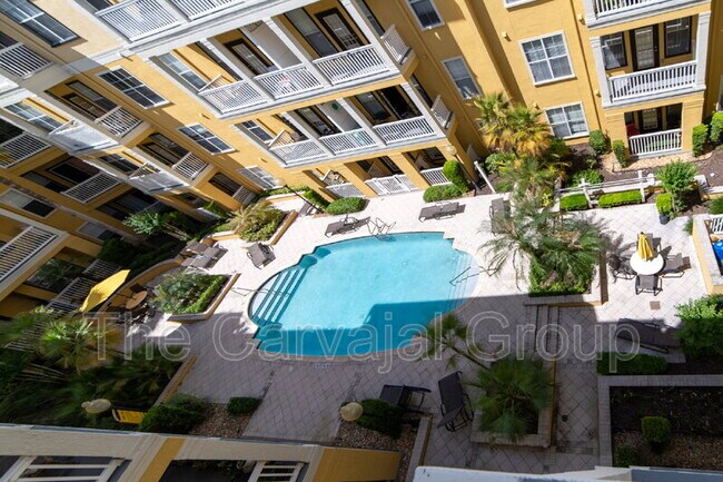 Building Photo - 860 N Orange Ave