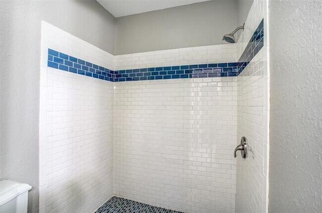 Building Photo - 157 Country Pl Ln