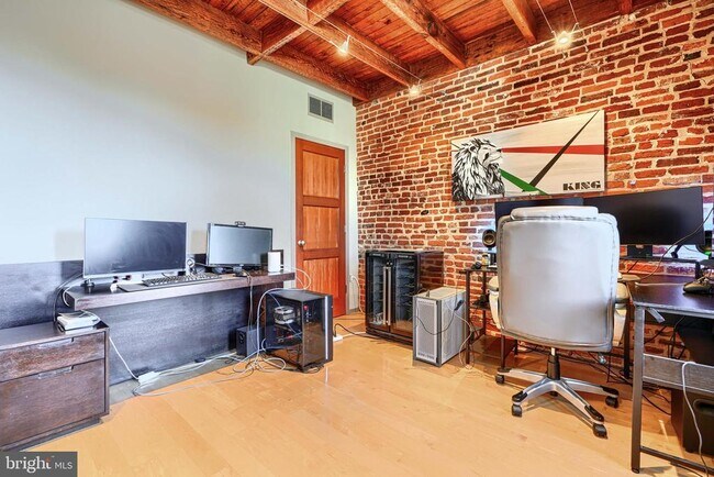 Building Photo - 1301 Hull St