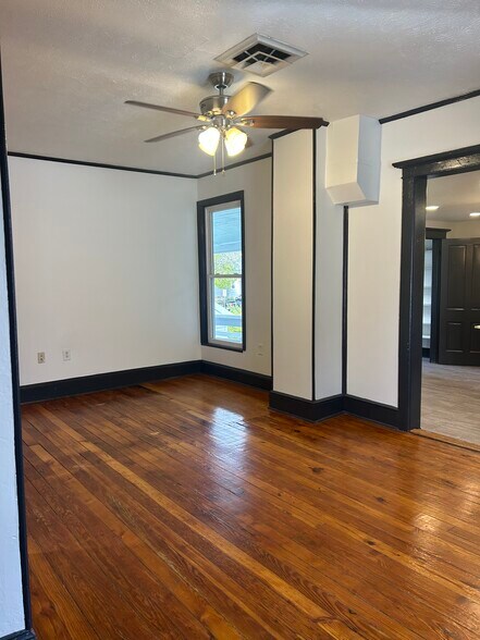 Living Room - 407 Collicello St