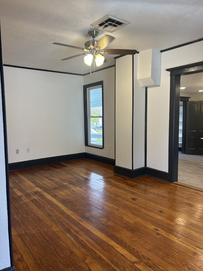 Living Room - 407 Collicello St