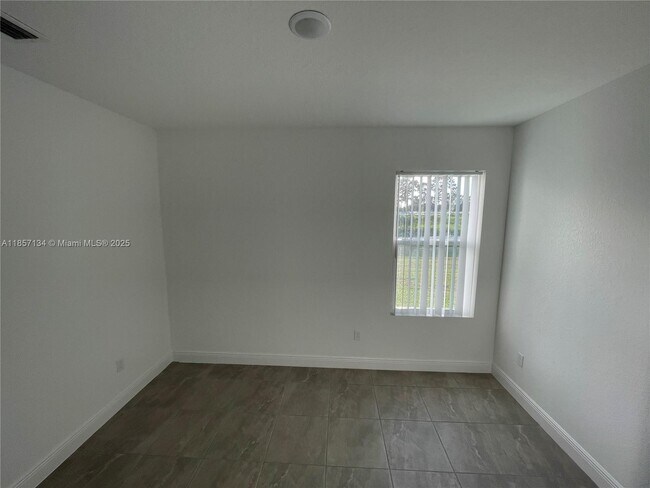 Building Photo - 270 SW Tulip Blvd