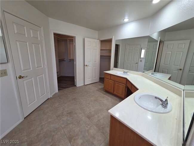 Building Photo - 8204 Tivoli Cove Dr