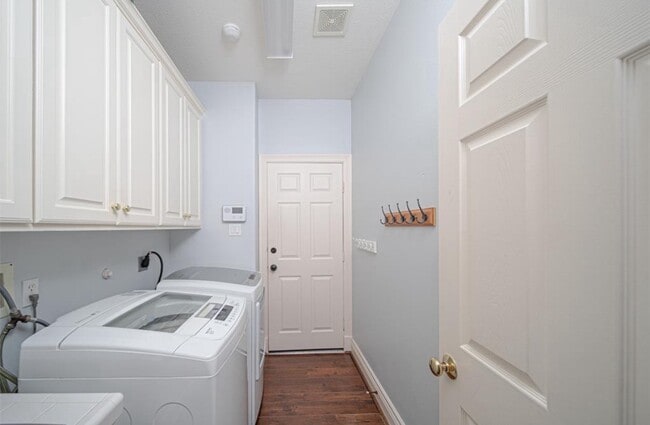 Building Photo - 5902 Garden Hills Dr
