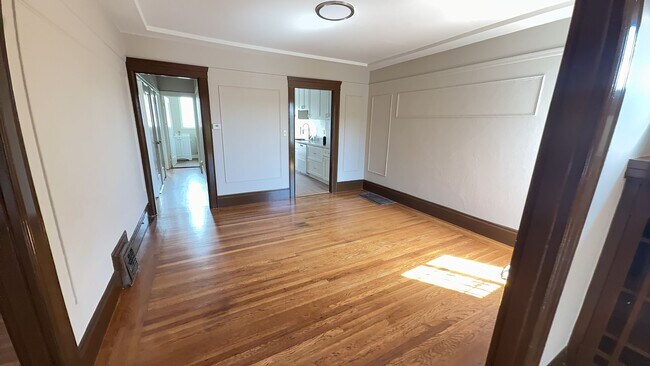 Building Photo - Bright Sunnyside Home with Fireplace, Bay Windows & Private Backyard!