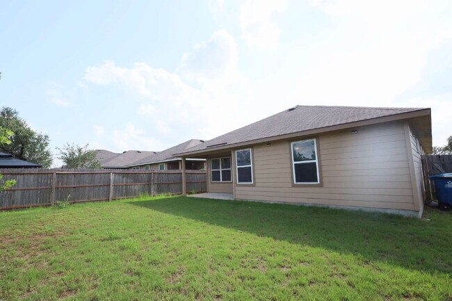 Building Photo - "Charming 4-Bed Sanctuary in San Antonio – 1702 Sq Ft of Comfortable Living!"