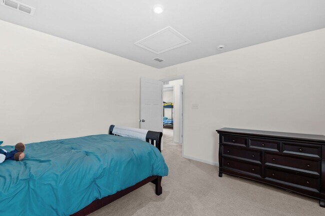 Building Photo - Beautiful 4-Bedroom Home with Fenced Backyard & Open Floor Plan!