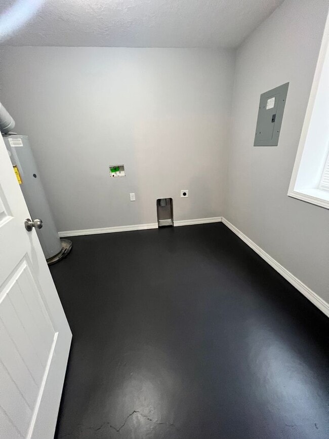 Building Photo - "Beautiful 4 Bedroom House For Rent" - Not furnished