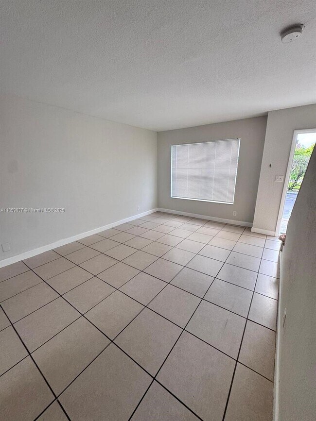 Building Photo - 4605 NW 9th Dr