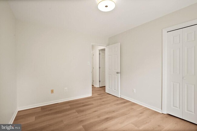 Building Photo - 13647 S Springs Dr