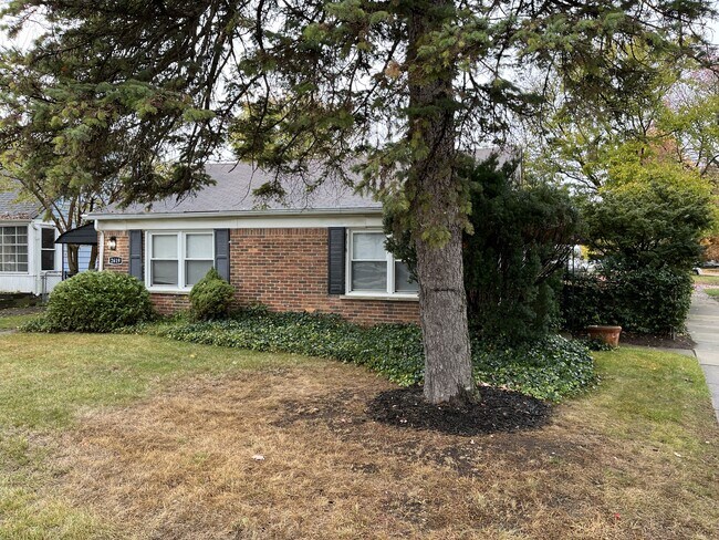 Building Photo - 2621 Rochester Rd