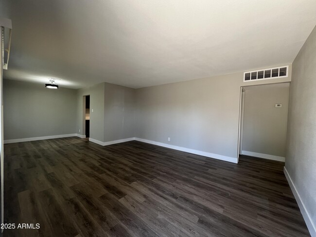 Building Photo - 3336 W Turney Ave