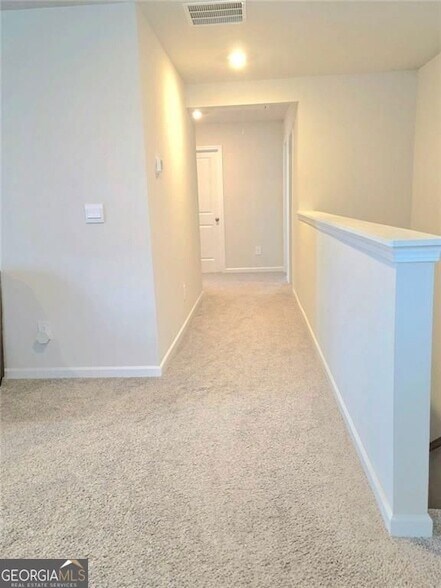 Building Photo - 327 Vly Oak Dr
