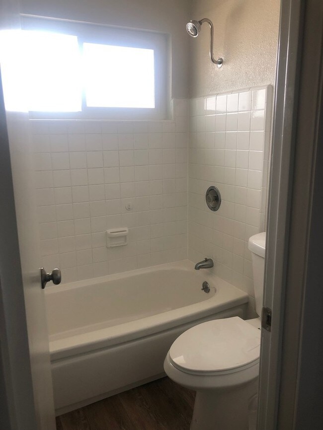 Building Photo - 5920 Stanley Ave