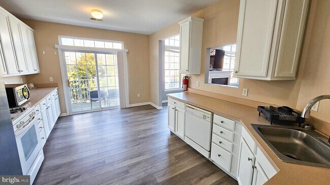 Building Photo - 51 Farrah Dr