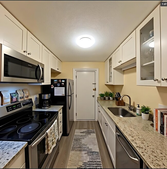 Building Photo - 21 Greenwood St