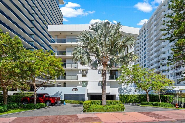 Building Photo - 5845 Collins Ave