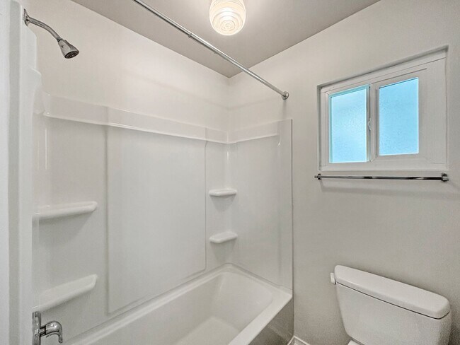 Building Photo - Beautiful 5BD/3BA House Near SDSU W/ W/D, ...