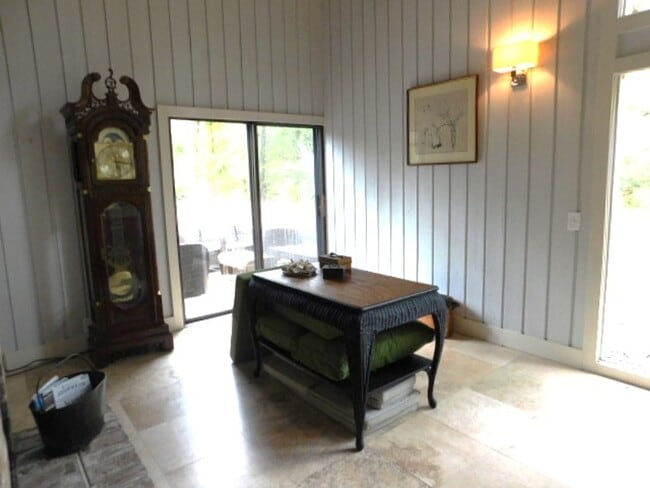 Building Photo - Spacious 2 Bedroom Home Located In Sea Pines