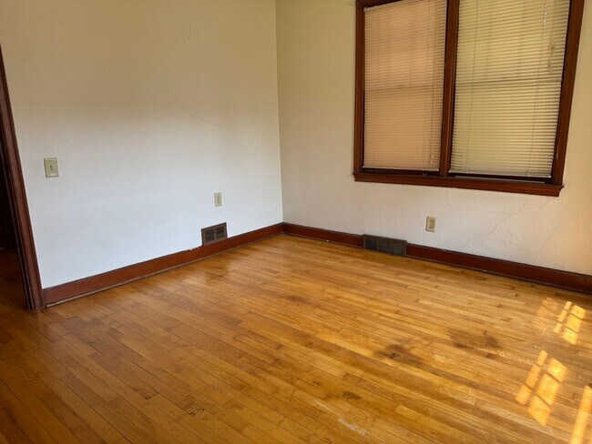 Building Photo - 2644 E Lawn Ct