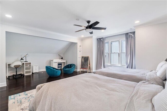 Building Photo - 4200 Roswell Rd NE