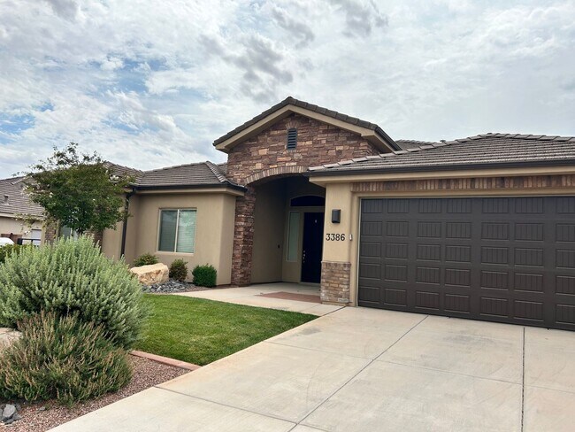 Building Photo - Spacious Single-Level Living in St. George!