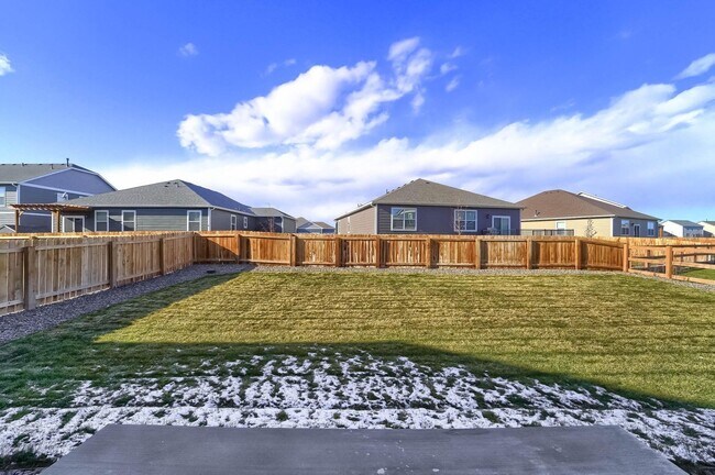 Building Photo - Gorgeous 4 bed, 3 bath, loft and an office!